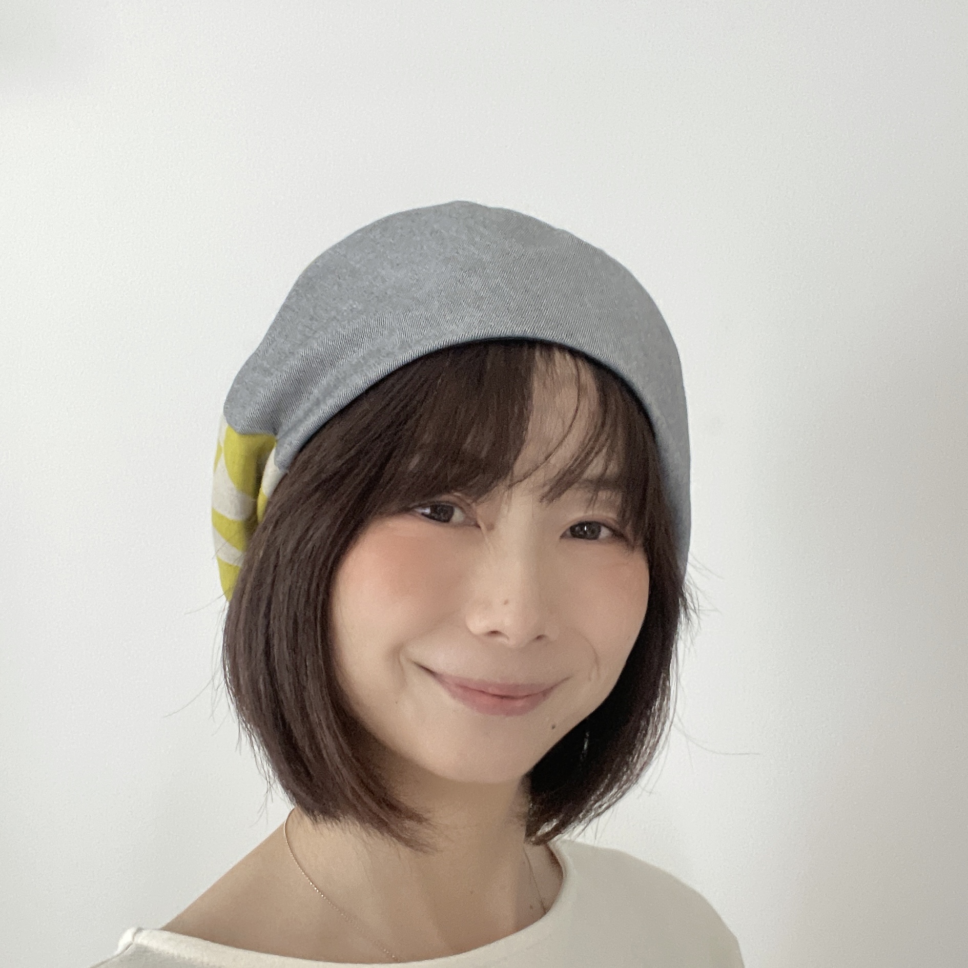 グレー×イエローベレー|ふたつの表情をたのしむ帽子